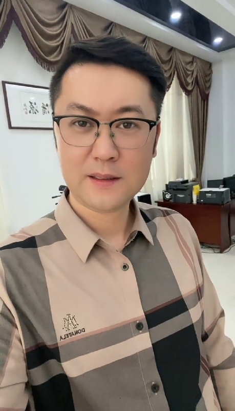 勤勉的第一张照片--厦门王婆说媒